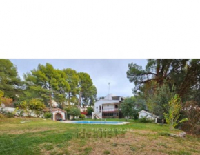 Villa avec piscine quartier résidentiel